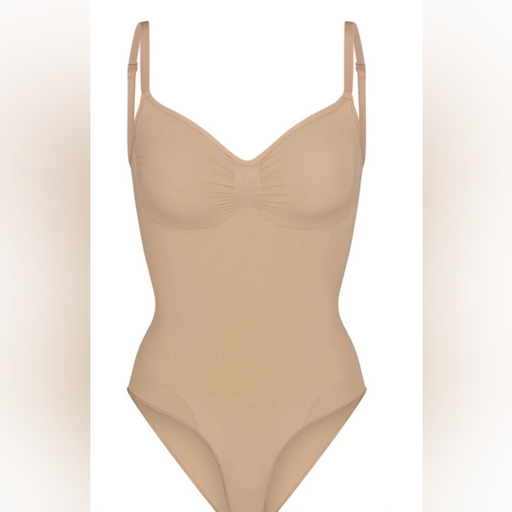 SKIMS Sm $70 NWOT SEAMLESS SCULPT BRIEF BODYSUIT Clay